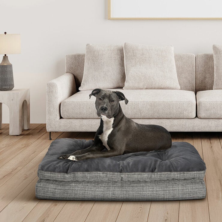 Kirkland Signature Pillow Top Gusseted Pet Bed, 32" x 42" (81.3 x 106.7cm) in 2 Options Kirkland Signature Pillow Top Gusseted Pet Bed, 32" x 42" (81.3 x 106.7cm) in 2 Options