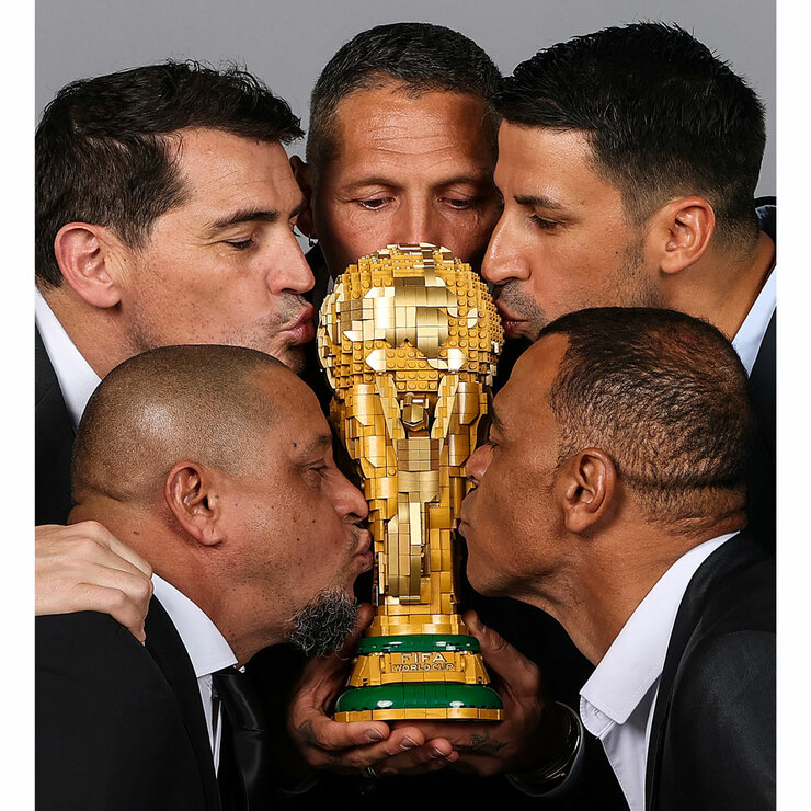 LEGO Editions FIFA World Cup™ Official Trophy - Model 43020 (12+ Years)