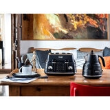 LifestyleimageofDelonghiScolpitoinBlack