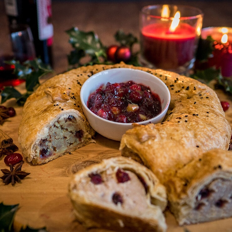 Topping's Pies Sausage Roll Wreath, 2 x 650g Topping's Pies Sausage Roll Wreath, 2 x 650g