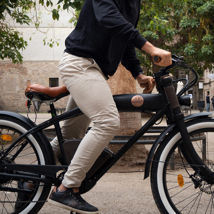 Lifestyle Image for Shadow Black Rayvolt Clubman E Bike Lifestyle Image for Shadow Black Rayvolt Clubman E Bike