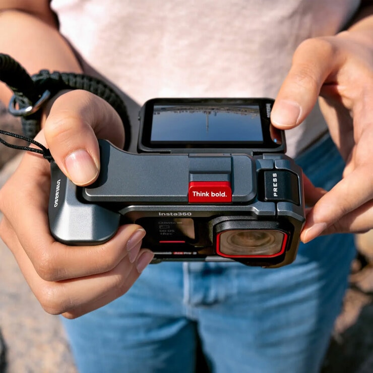 2.5" Flip Touchscreen 2.5" Flip Touchscreen