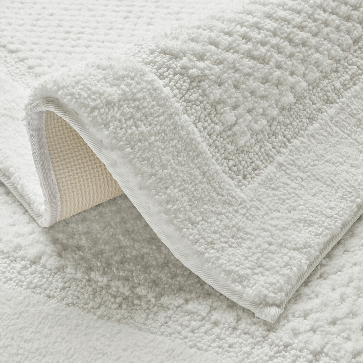 Grandeur Bath Mat in White, 60 x 91 cm