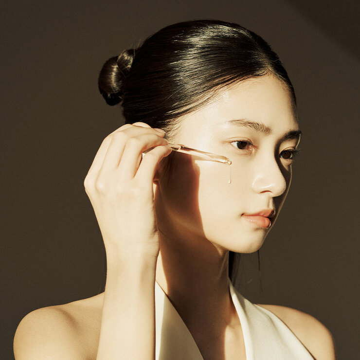 Lifestyle image of Skin 1004 Centella Ampoule