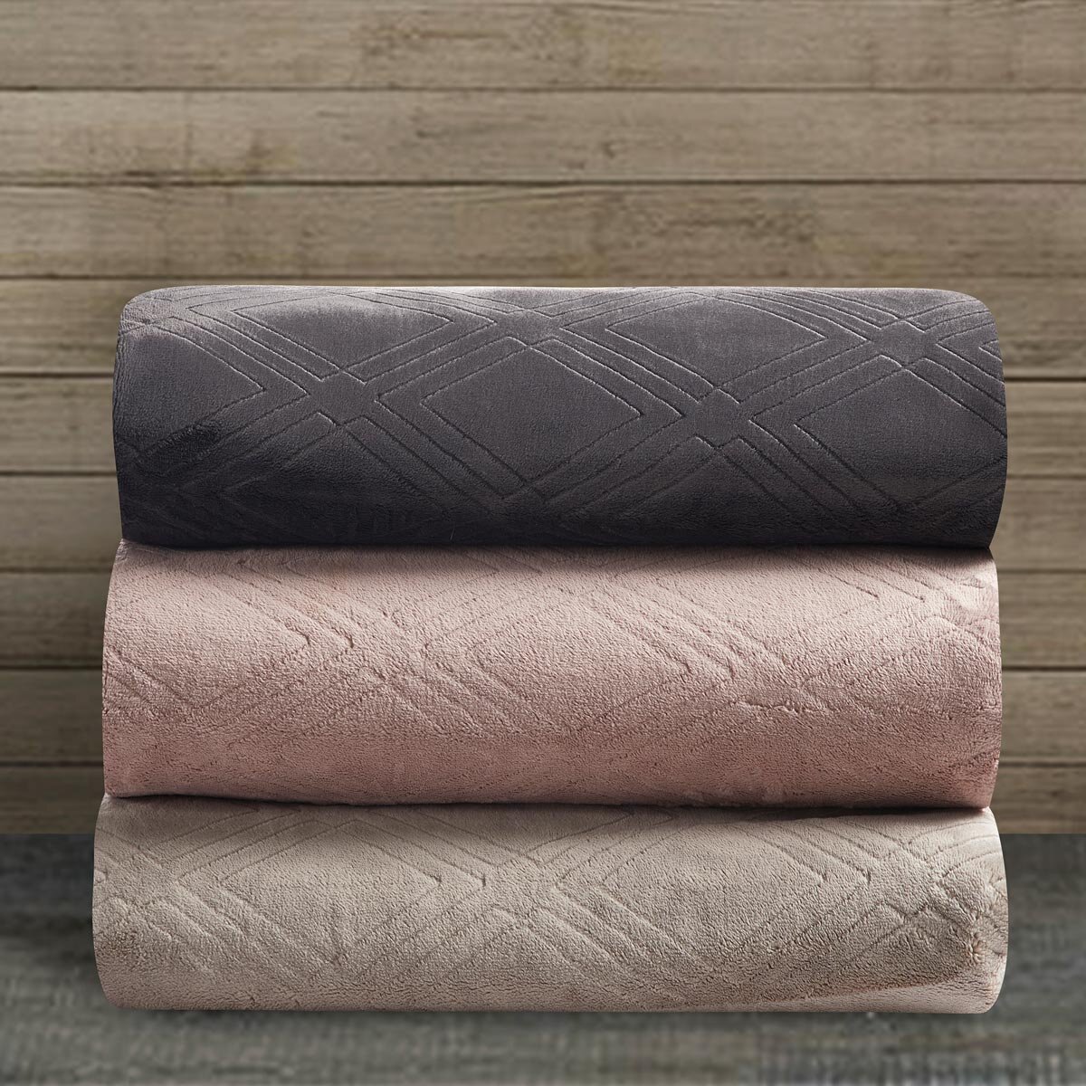 Monte & Jardin Textured Ultra Plush Throw in 3 Colours, 1...