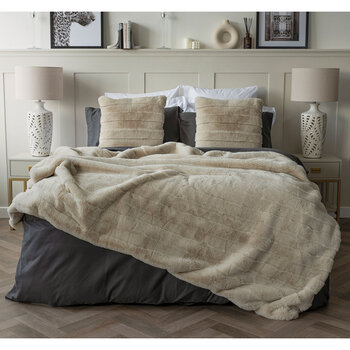 Belledorm Alaska Faux Fur Throw in 2 Colours, 150 x 200 cm