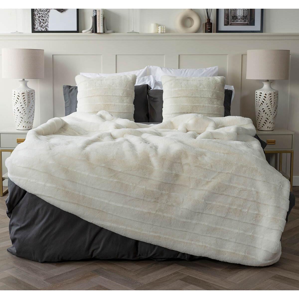 Belledorm Alaska Faux Fur Throw in White, 150 x 200 cm