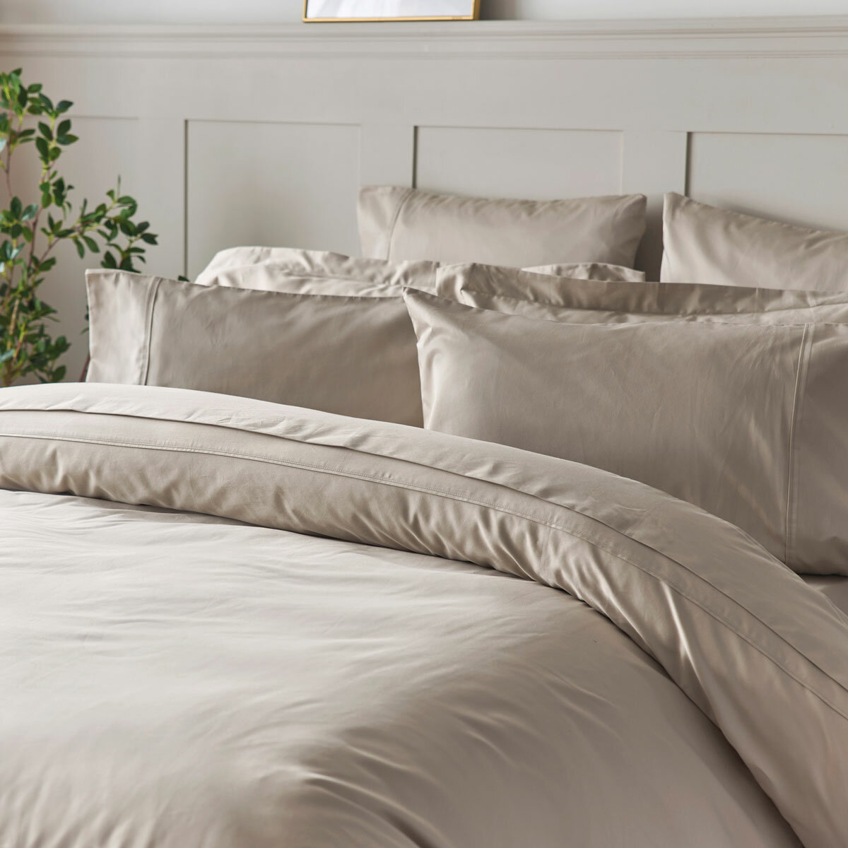 Belledorm 600 Thread Count Cotton Taupe Duvet Cover Set in 3 Sizes