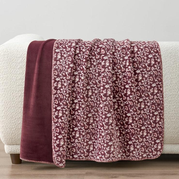 Casual Living Reversible Plush Throw in 6 Designs, 127 x 177 cm