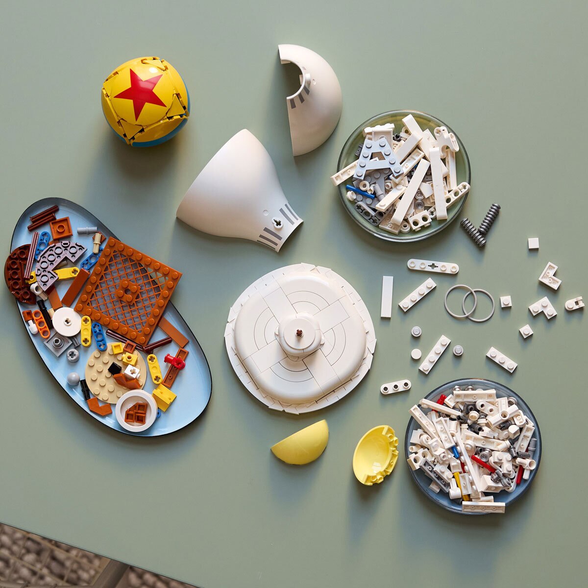 LEGO Disney Pixar Lamp - Model 21357 (18+ Years)