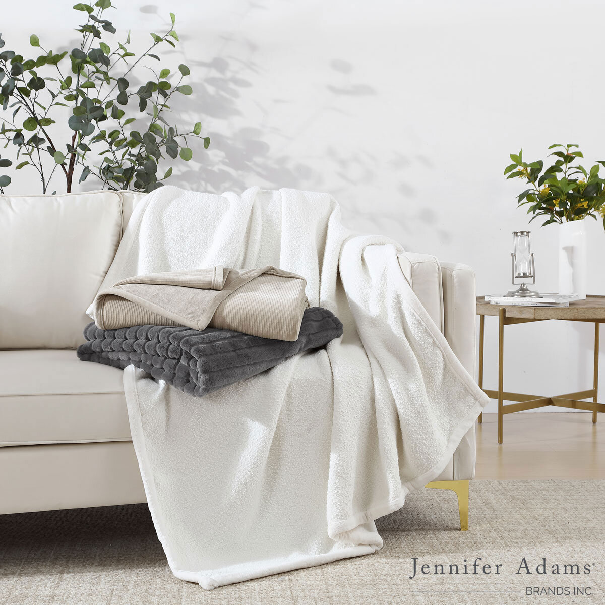 Jennifer Adams Luxe Reversible Throw Collection 152 x 178 cm, in 3 styles