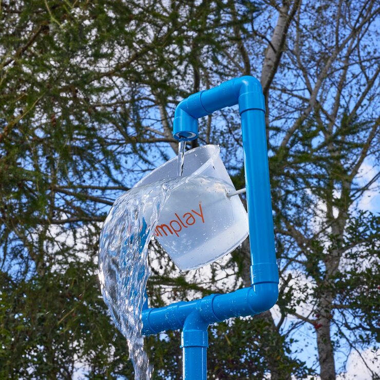 Lifestyle image of the Tidal Tipper bucket