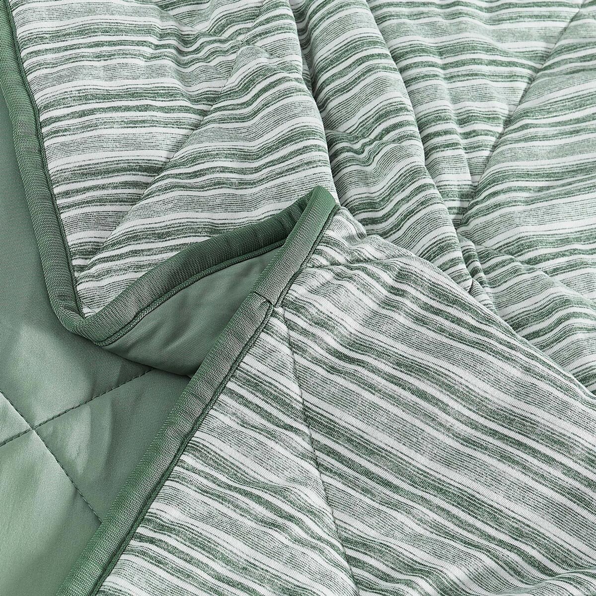 Cooling Throw in Green, 152 x 178 cm