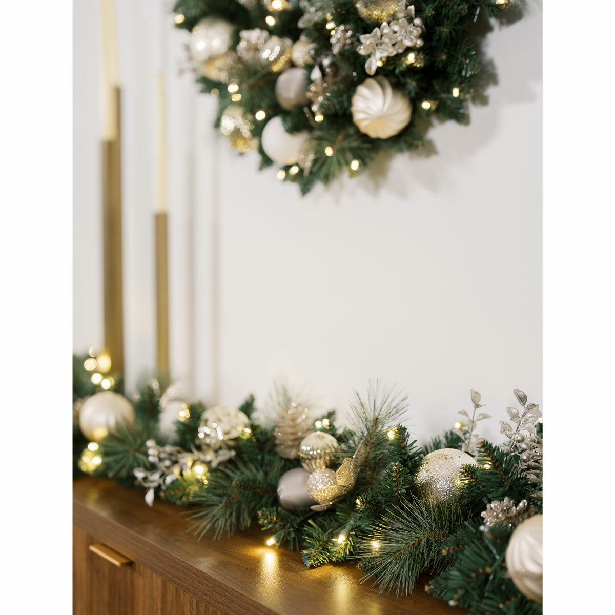 9 ft Pre-lit Christmas Artificial Garland With Twinkling LED Lights