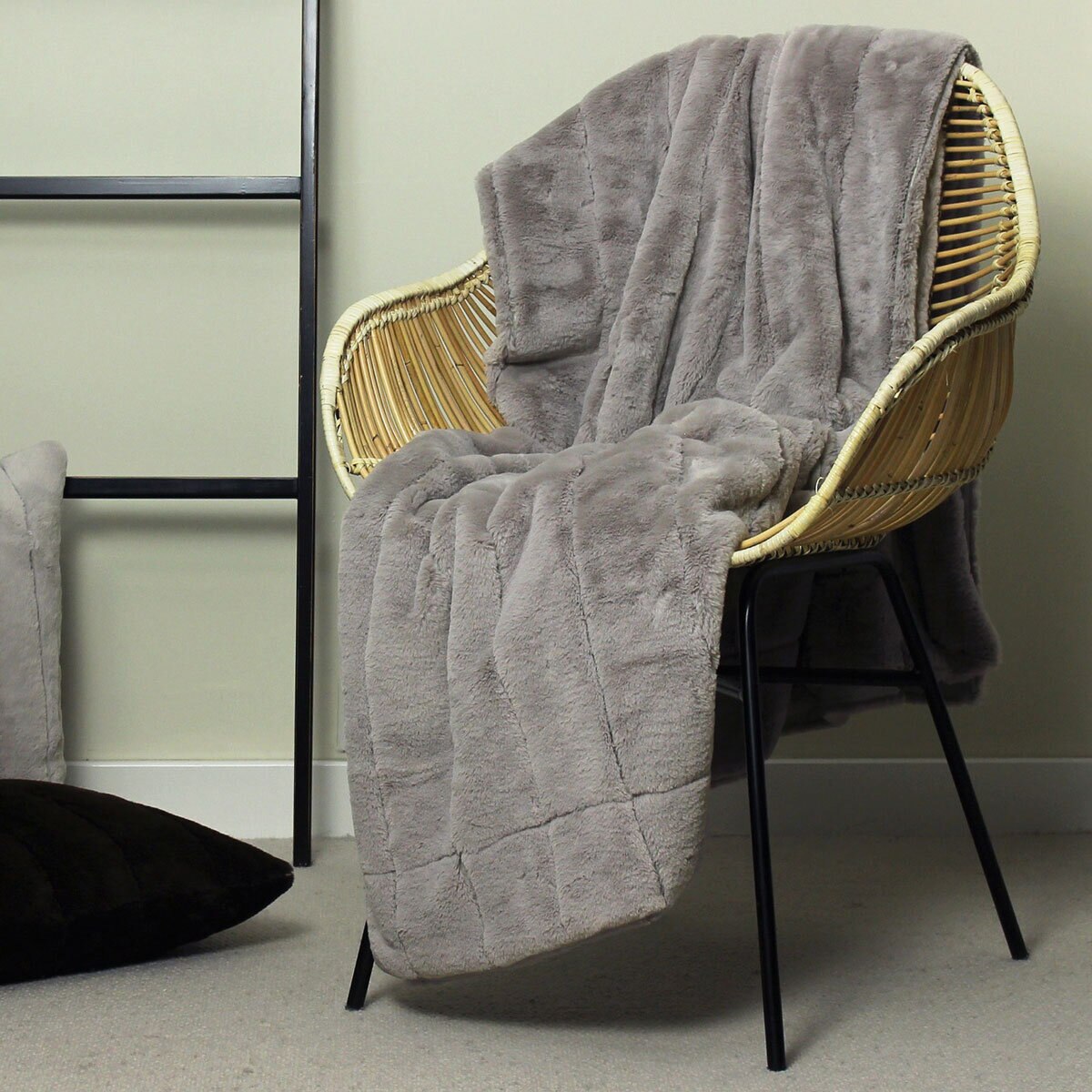 Empress Grey Faux Fur Throw, 140 x 200 cm Costco UK