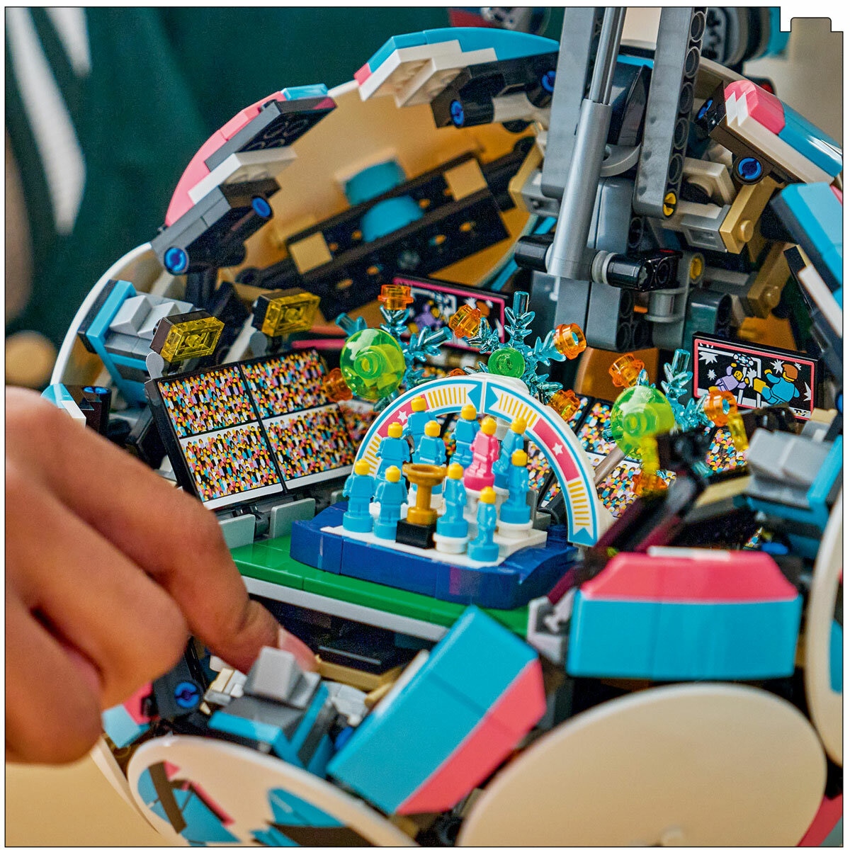 LEGO Editions Size 5 Football Set - Model 43019 (10+ Years)