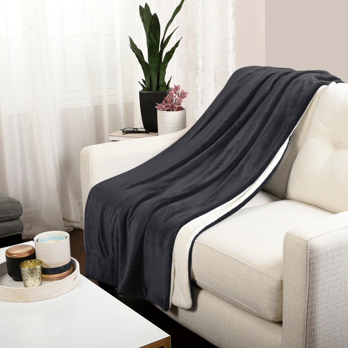 Life Comfort Ultimate Faux Fur Throw in Charcoal Ivory, 1...
