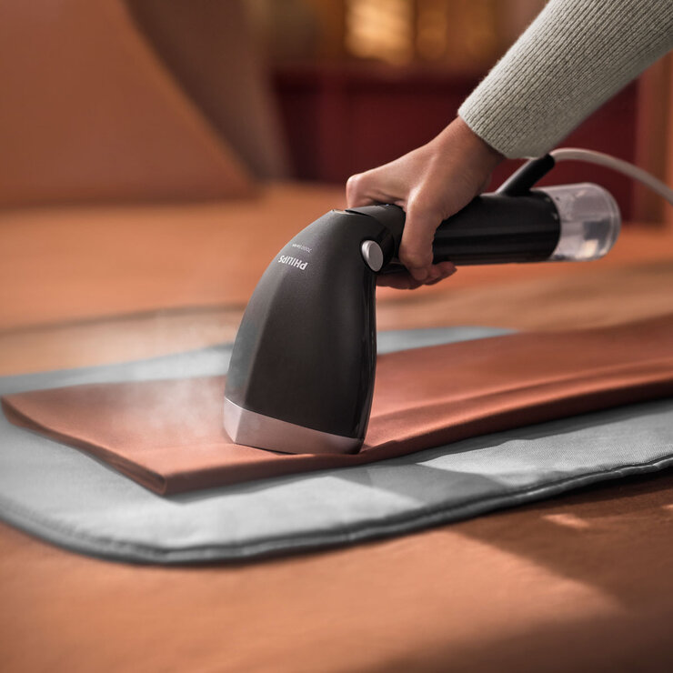 Philips Garment Steamer lifestyle image