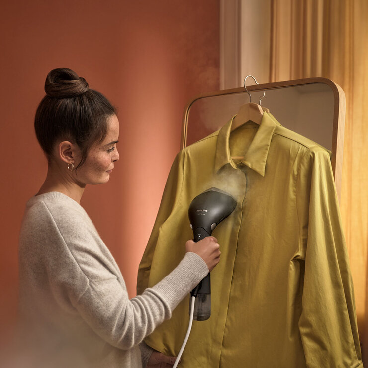 Philips Garment Steamer lifestyle image