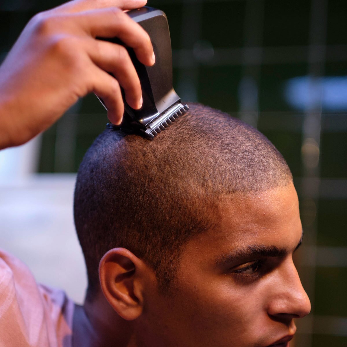 cutting a mans hair with clippers