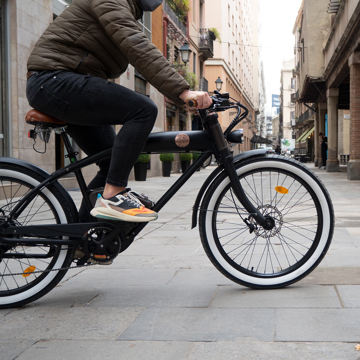Rayvolt Clubman E-Bike with Lights, Leather Bag, Set Up Assistance and First Year Inspection in Shadow Black