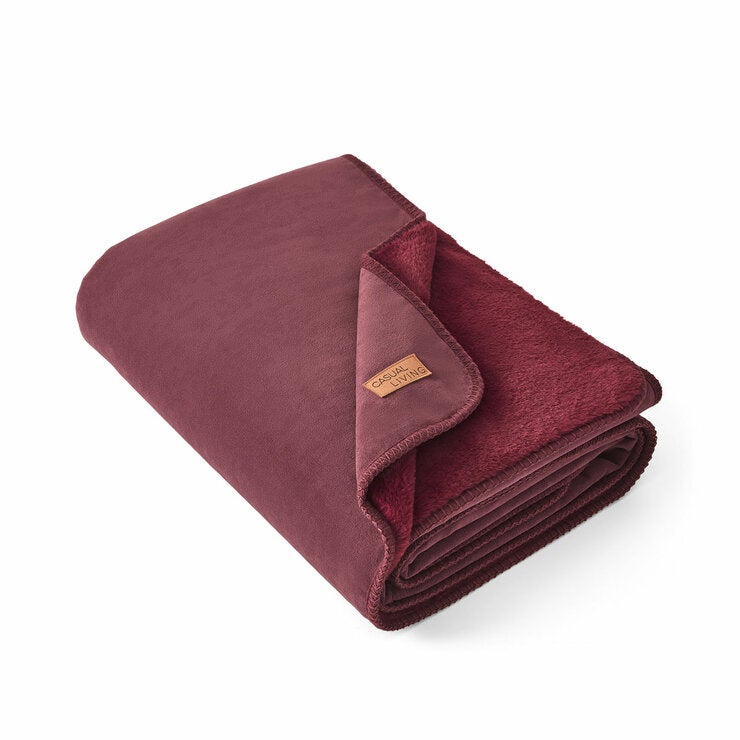 Casual Living Luxe Red Throw, 127 x 178 cm Casual Living Luxe Red Throw, 127 x 178 cm