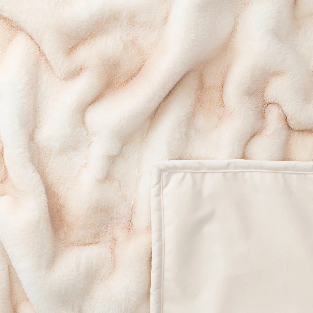Luxe Faux Fur Throw in 4 Colours, 152 x 177 cm - Picture 13 of 16