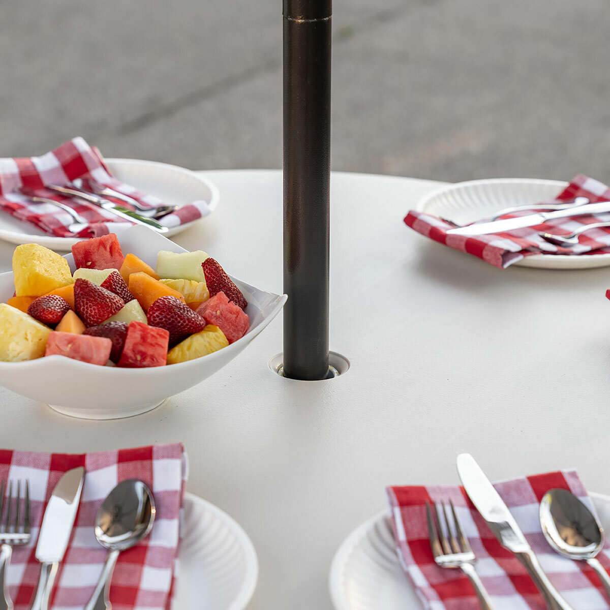 Lifetime 3.6ft (1.11m) Round Picnic Table - Model 260205