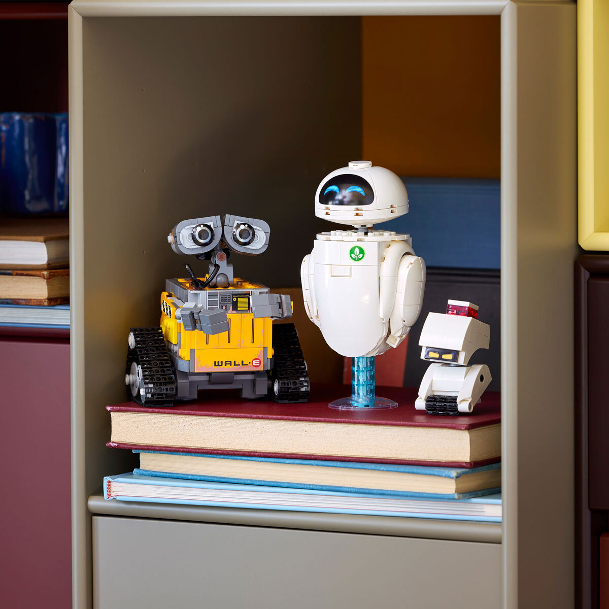 LEGO Disney Pixar Wall-e and Eve - Model 43279 (18+ Years)