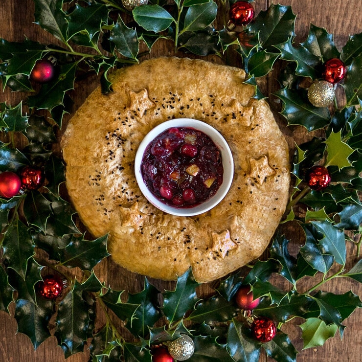 Topping's Pies Sausage Roll Wreath, 2 x 650g Topping's Pies Sausage Roll Wreath, 2 x 650g