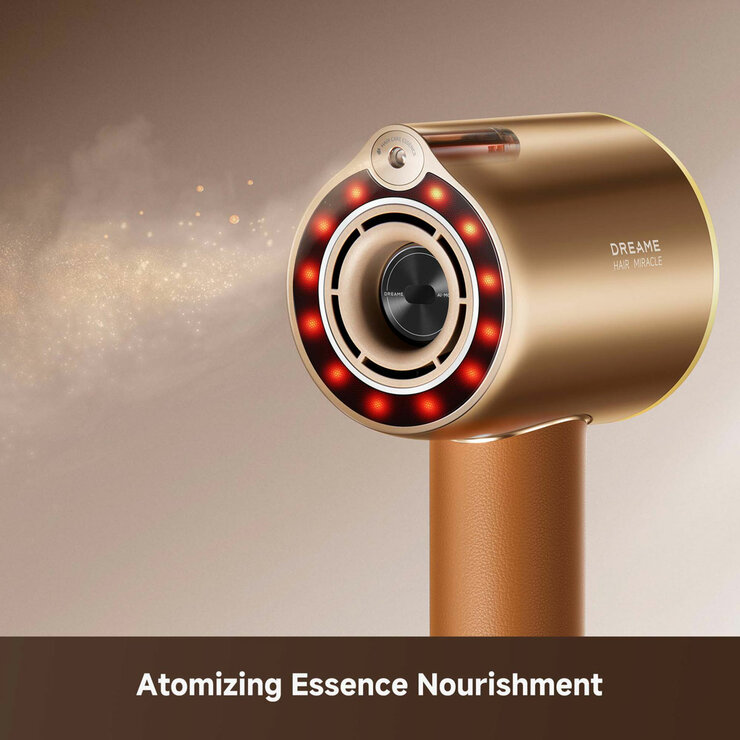 Lifestyle image of atomising essence nourishment Lifestyle image of atomising essence nourishment