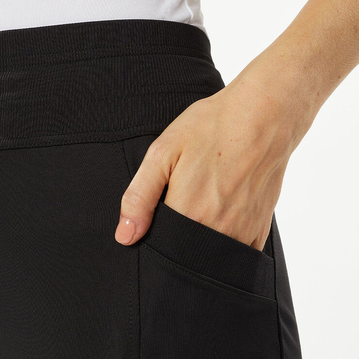 Lifestyle close up image of pocket on jogger