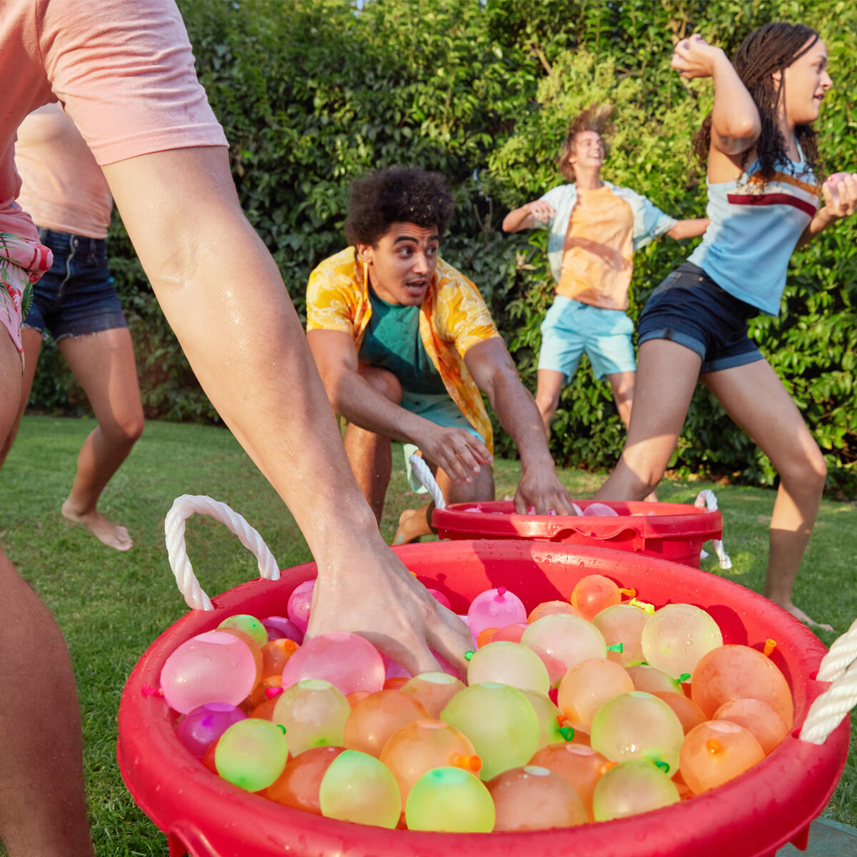 ZURU Bunch O Balloons With 420 Water Balloons Lifestyle2 Image at Costco.co.uk