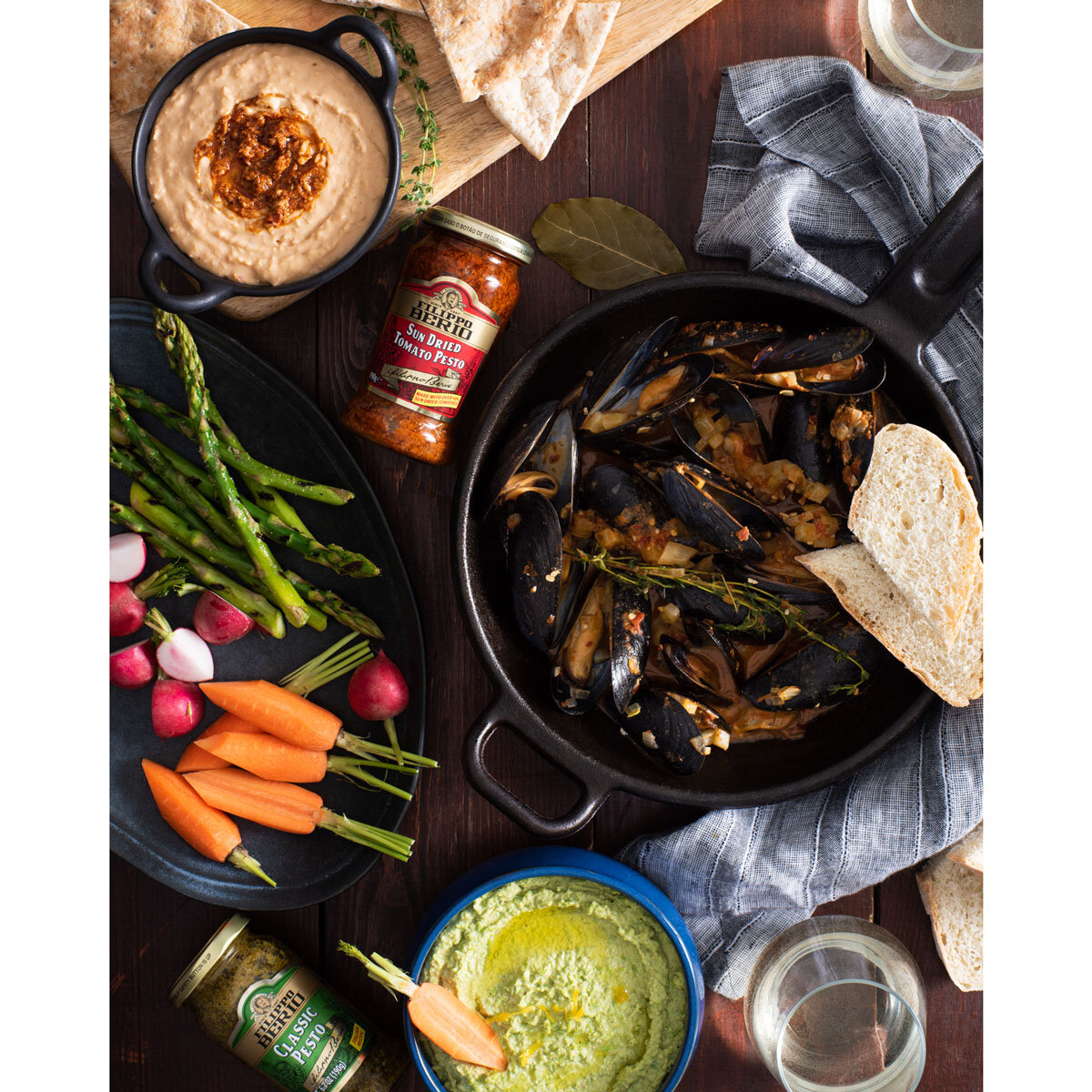 lifestyle shot with mussels