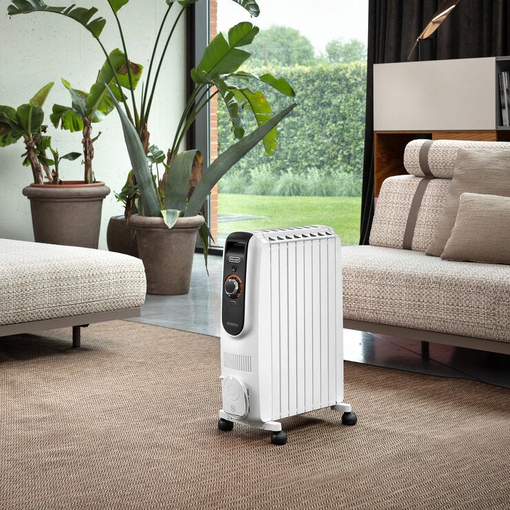 Lifestyle image of De'Longhi Oil Filled Radiator in a living room Lifestyle image of De'Longhi Oil Filled Radiator in a living room