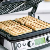 Lifestyle image of Greenpan contact grill