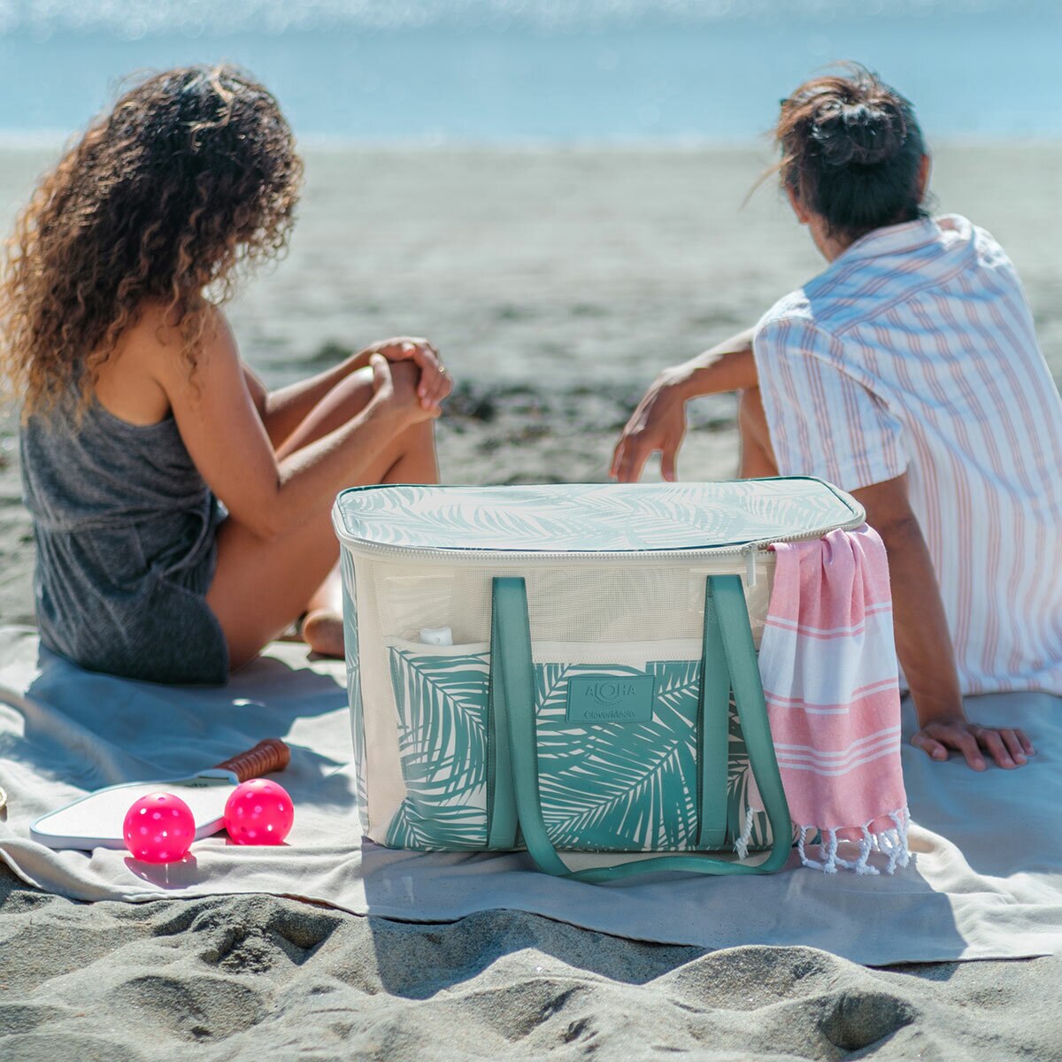 Lifestyle image of the bag behind two people Lifestyle image of the bag behind two people