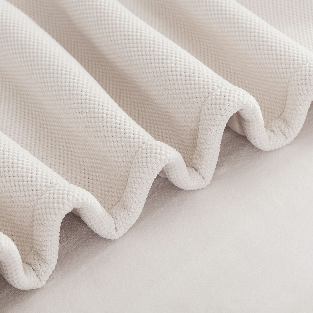 Berkshire Textured Chenille Throw in White, 152 x 178 cm