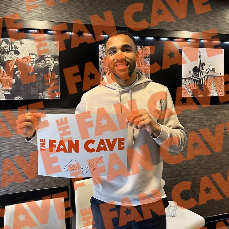 Callum Wilson Signed Framed Newcastle United Football Shirt with White Mount