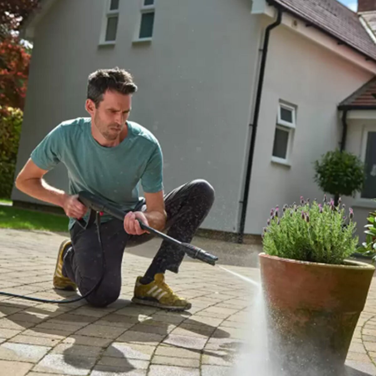 Bosch Universal Aquatak 1,900W / 135 Bar Pressure Washer