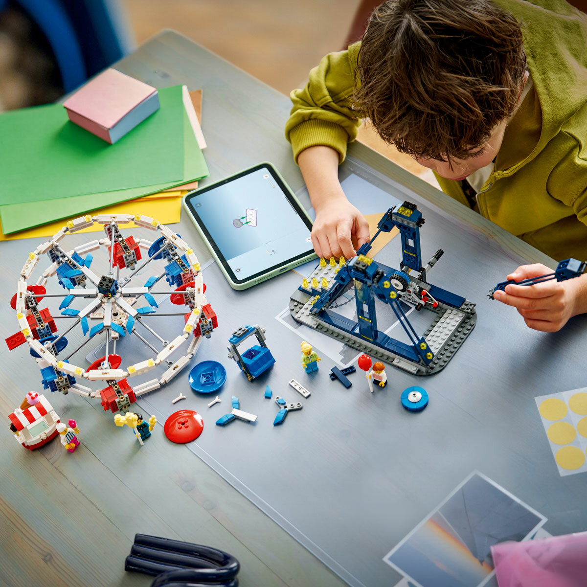 LEGO Creator 3-in-1 Iconic Ferris Wheel - Model 31389 (8+ Years) LEGO Creator 3-in-1 Iconic Ferris Wheel - Model 31389 (8+ Years)