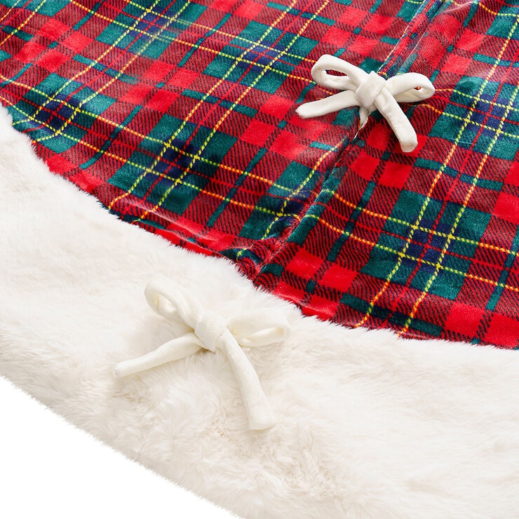 66 inch (1.68 m) Faux Fur Tree Skirt