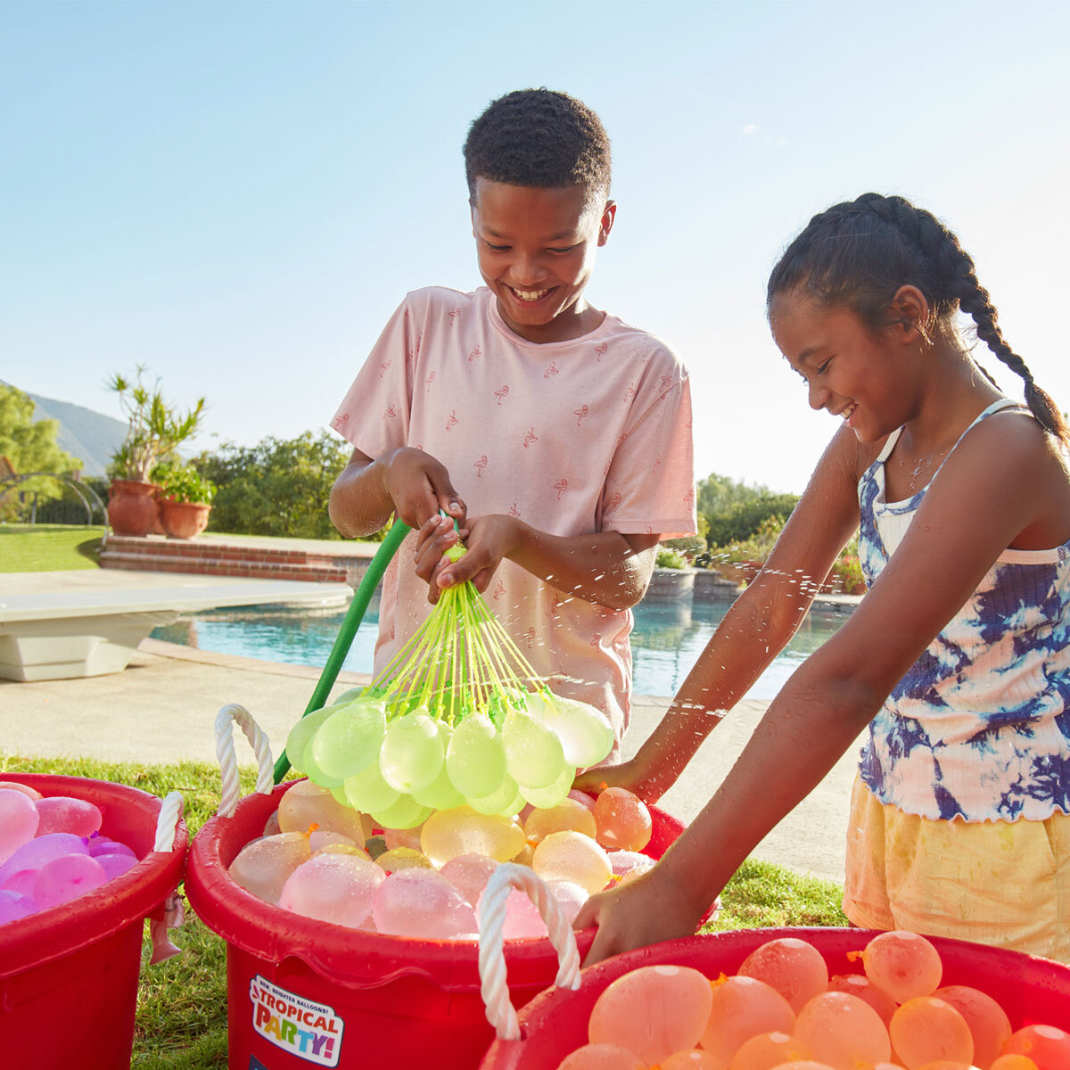 ZURU Bunch O Balloons With 420 Water Balloons Lifestyle Image at Costco.co.uk