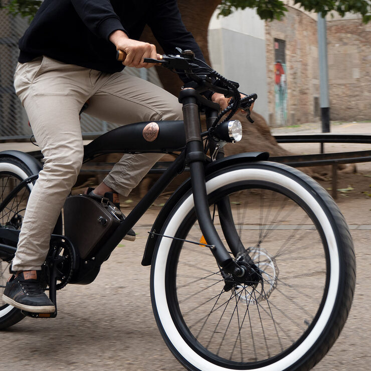 Lifestyle Image for Shadow Black Rayvolt Clubman E Bike Lifestyle Image for Shadow Black Rayvolt Clubman E Bike