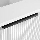 Close up detail of hande of Ove Bella 900mm in White