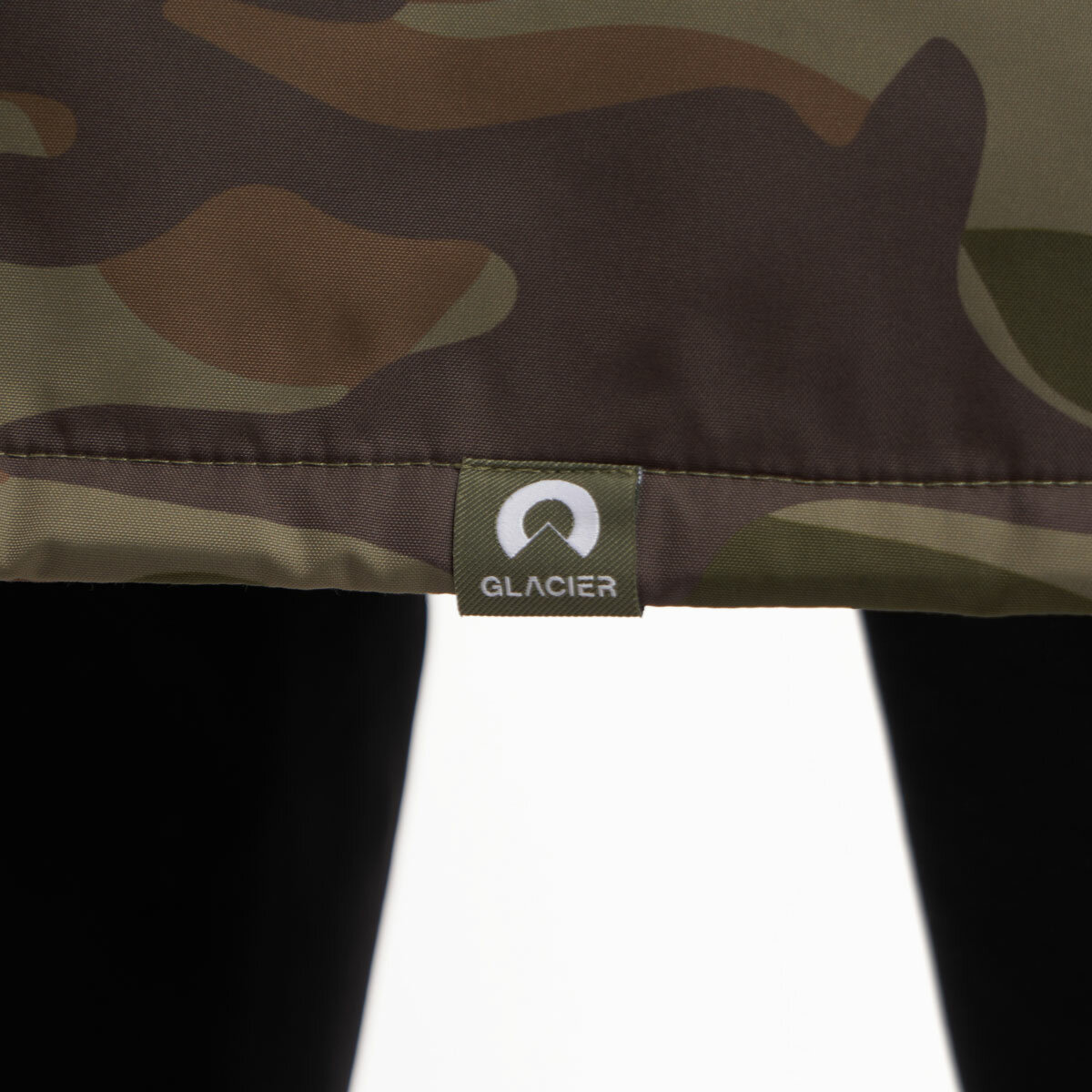 Glacier Unisex Outdoor Robe in Camo