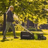 Greenworks 60V (4Ah) 51cm Self-Propelled Cordless Battery Lawnmower with 2 x 4Ah Batteries and 60V Charger