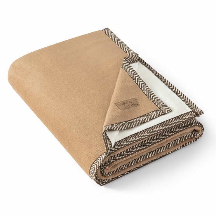 Casual Living Luxe Plush Throw in Camel, 127 x 178 cm Casual Living Luxe Plush Throw in Camel, 127 x 178 cm