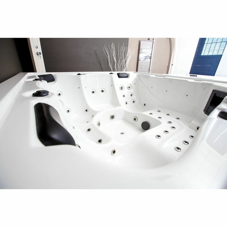 Portcril Emotion 5.2 51-Jet 5 Person Hot Tub - Delivered and Installed