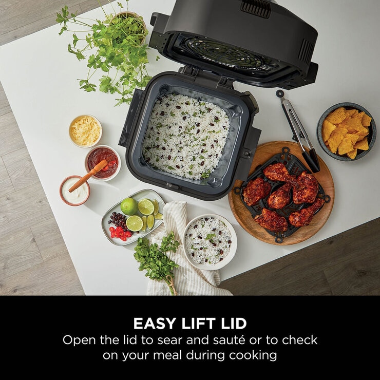 Lifestyle image showing easy lift lid Lifestyle image showing easy lift lid